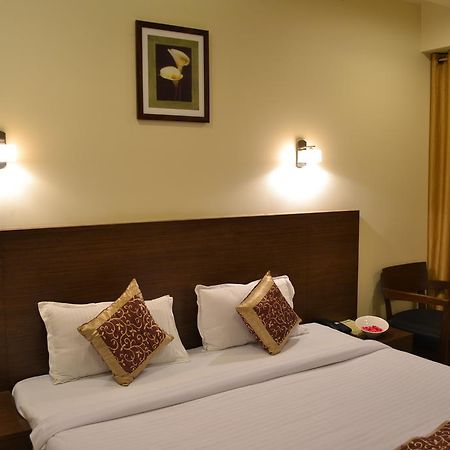Hotel Adi Nagpur Esterno foto