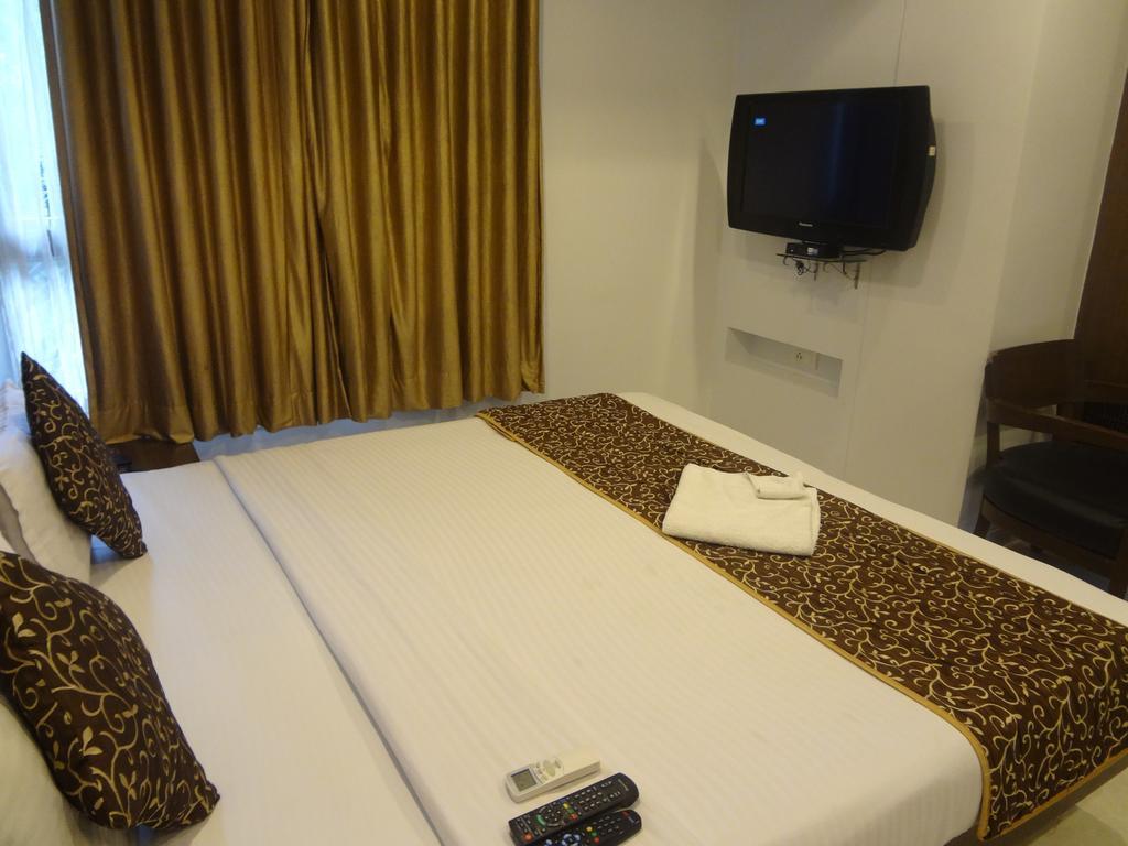 Hotel Adi Nagpur Esterno foto