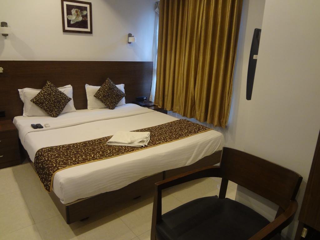 Hotel Adi Nagpur Esterno foto