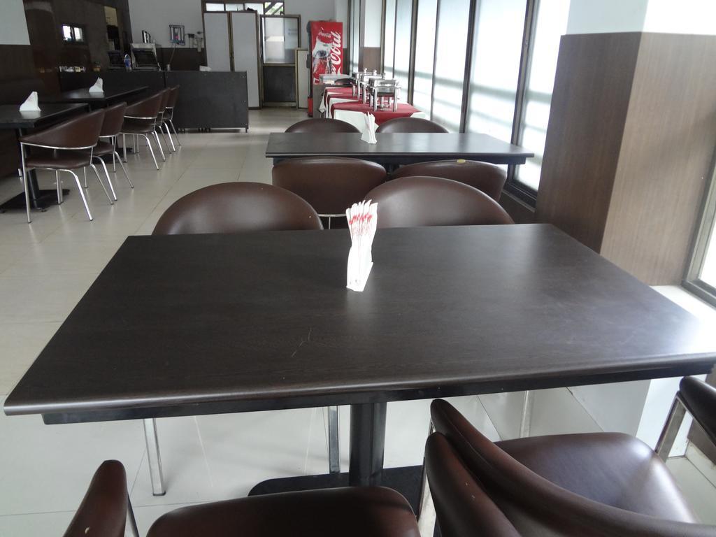Hotel Adi Nagpur Esterno foto