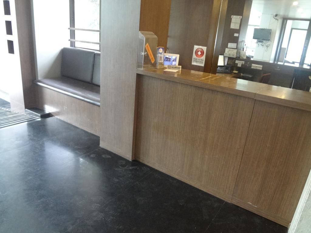 Hotel Adi Nagpur Esterno foto