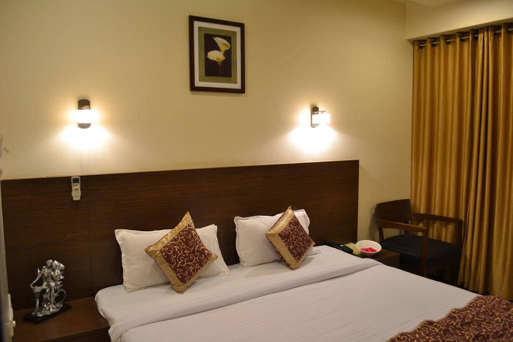 Hotel Adi Nagpur Esterno foto