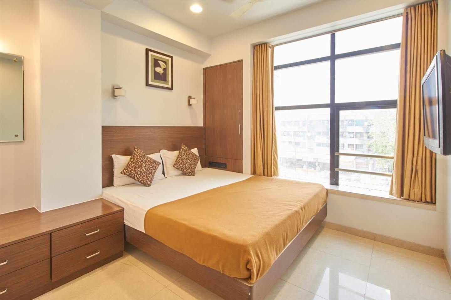 Hotel Adi Nagpur Esterno foto