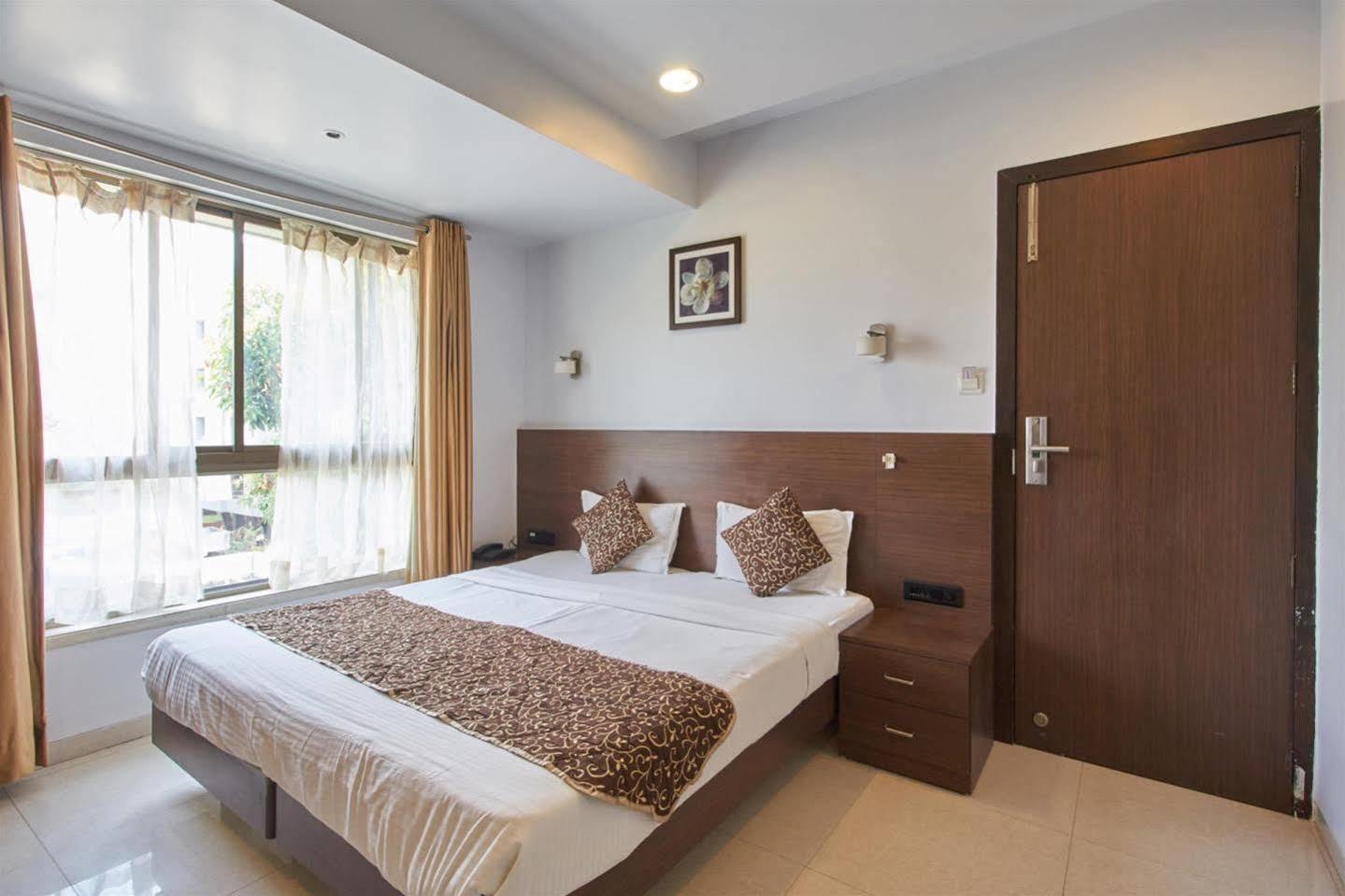 Hotel Adi Nagpur Esterno foto