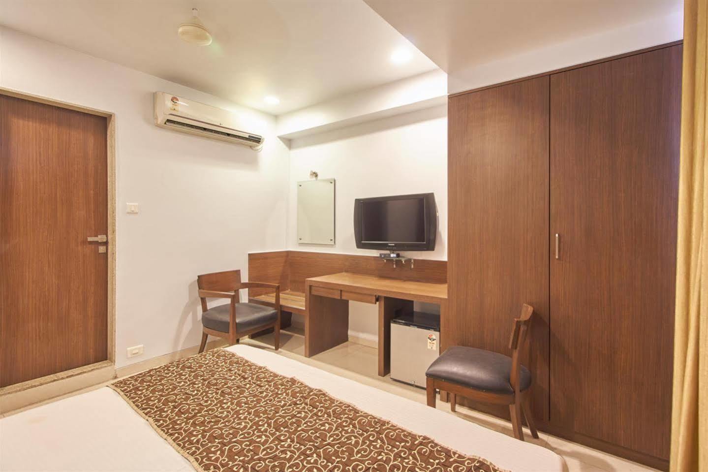 Hotel Adi Nagpur Esterno foto