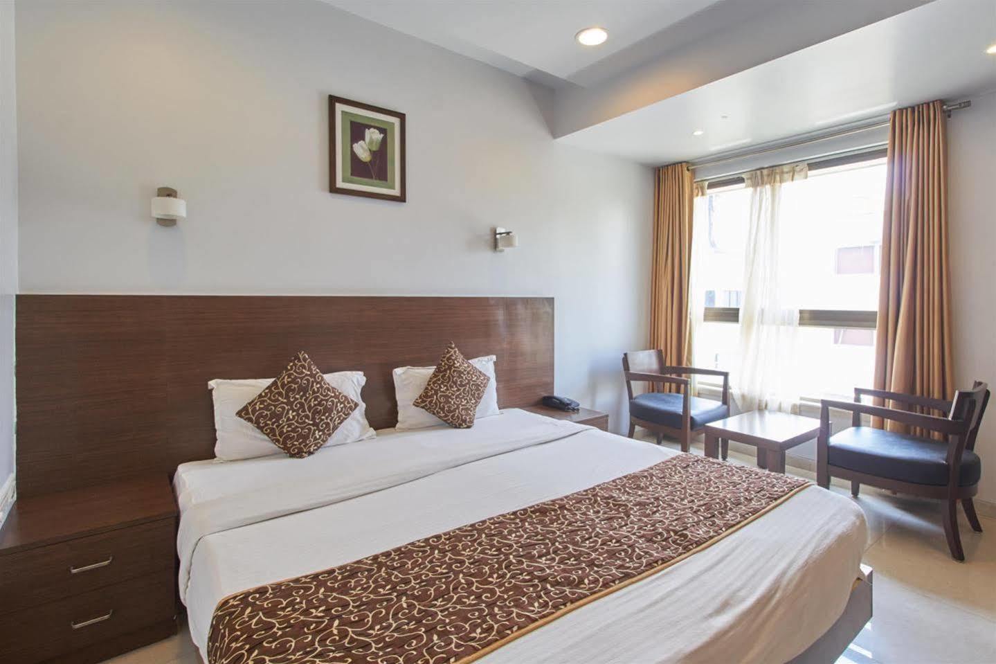 Hotel Adi Nagpur Esterno foto