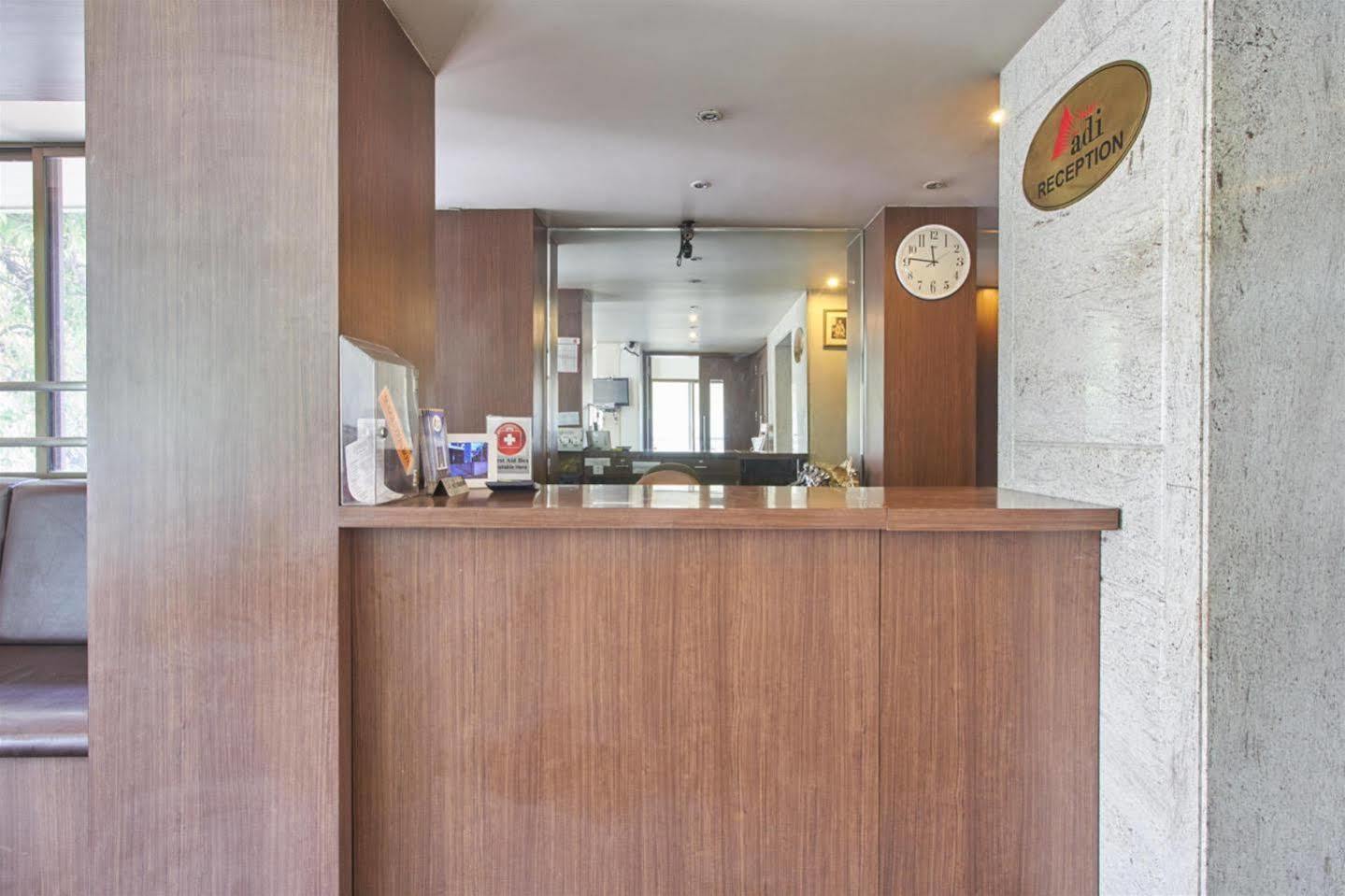 Hotel Adi Nagpur Esterno foto
