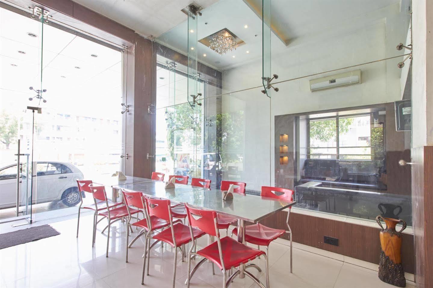 Hotel Adi Nagpur Esterno foto